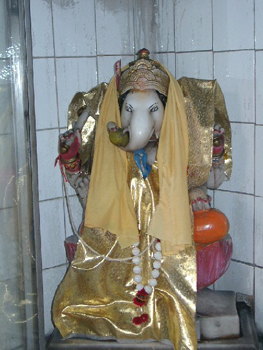 Triolet - Figur im Maheswarnath-Tempel