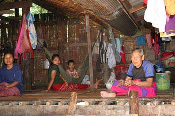 Bergdorf bei Li am Wat Phra Bat Hui Thom