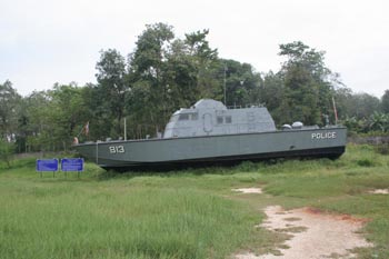 Polizeiboot in Khao Lak - Tsunami-Gedenkstätte