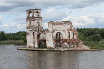 Krochino - Kirchenruine im Wasser