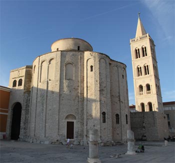 Zadar - Kirche Sveti Donat und Campanile der Kathedrale