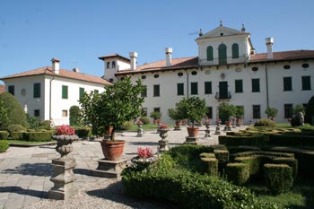 Garten der Villa de'Claricini in Bottenigo