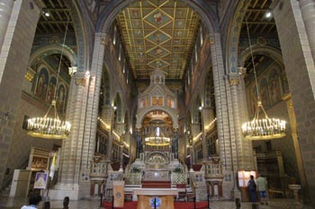 Innenraum der Kathedrale St. Peter und Paul in Pecz
